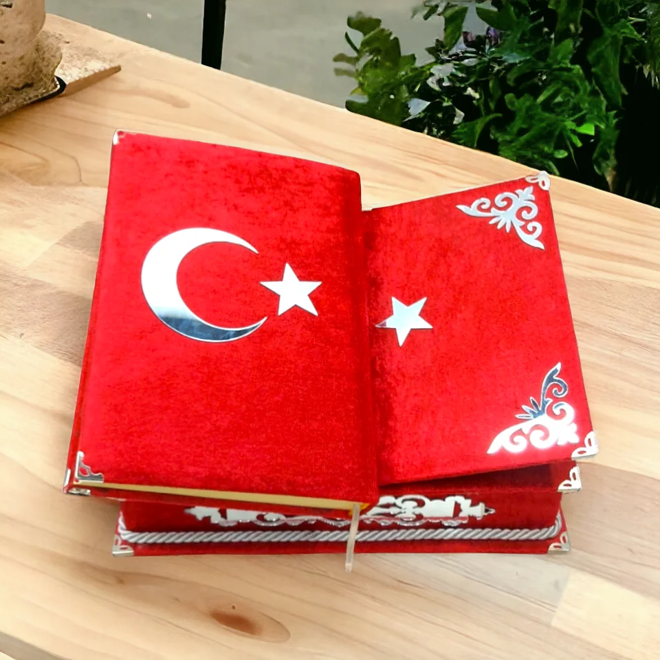 #38 - Rahleli ve Türk Bayrağı Temalı Kutu İçerisinde Kuranı Kerim