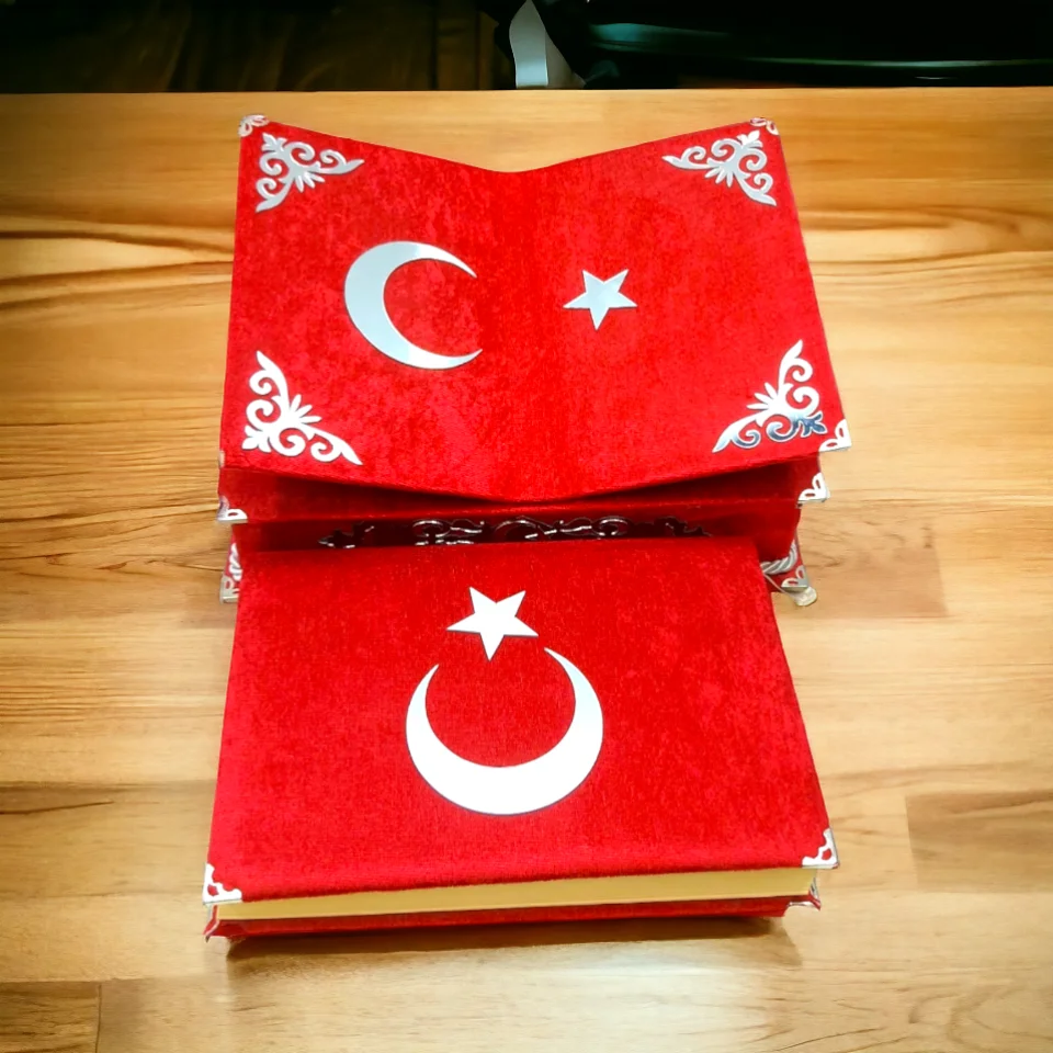 #39 - Rahleli ve Türk Bayrağı Temalı Kutu İçerisinde Kuranı Kerim