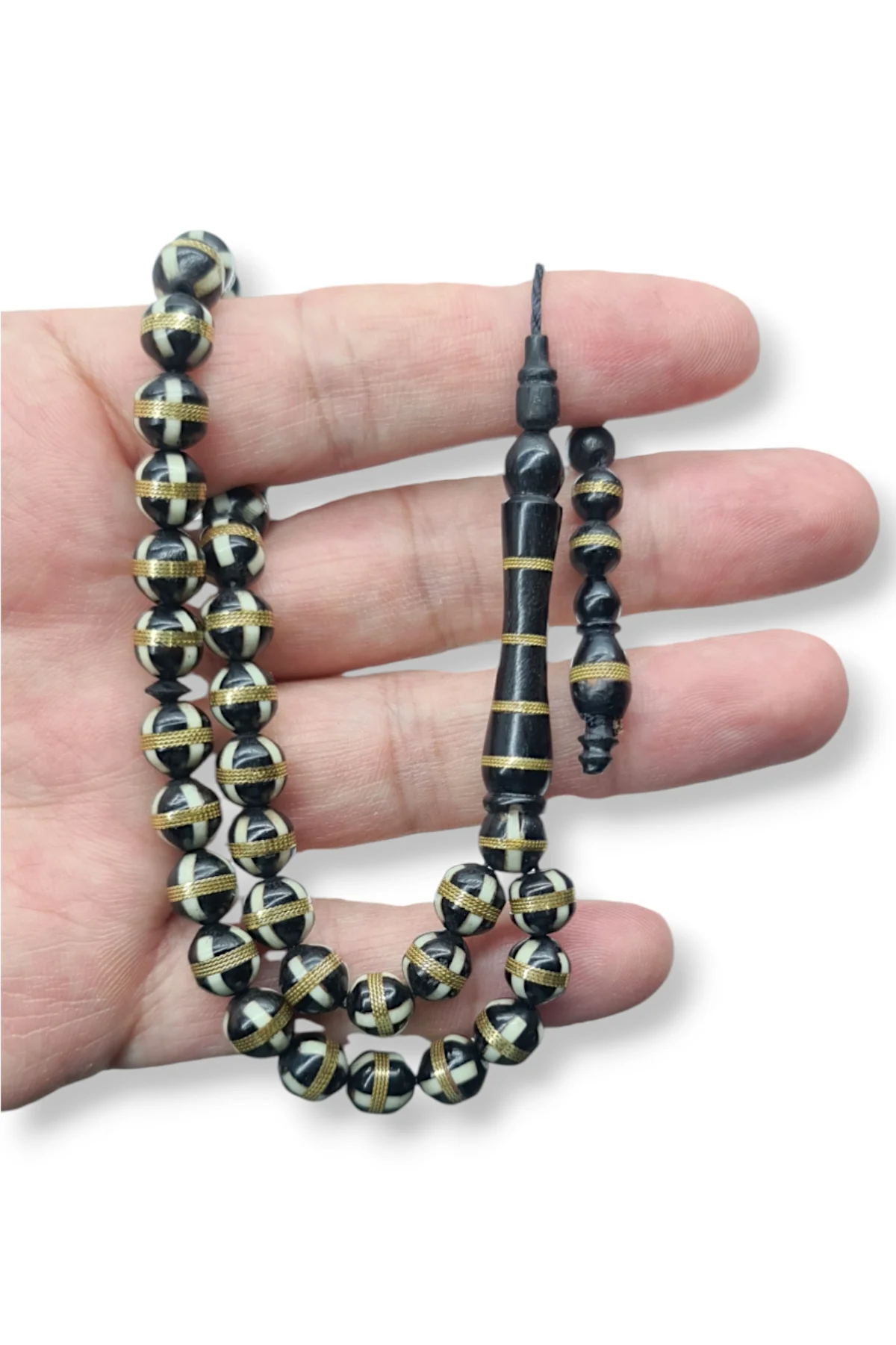 #823 - 8mm Pirinç Sarmallı 33lü Siyah Kuka Tesbih